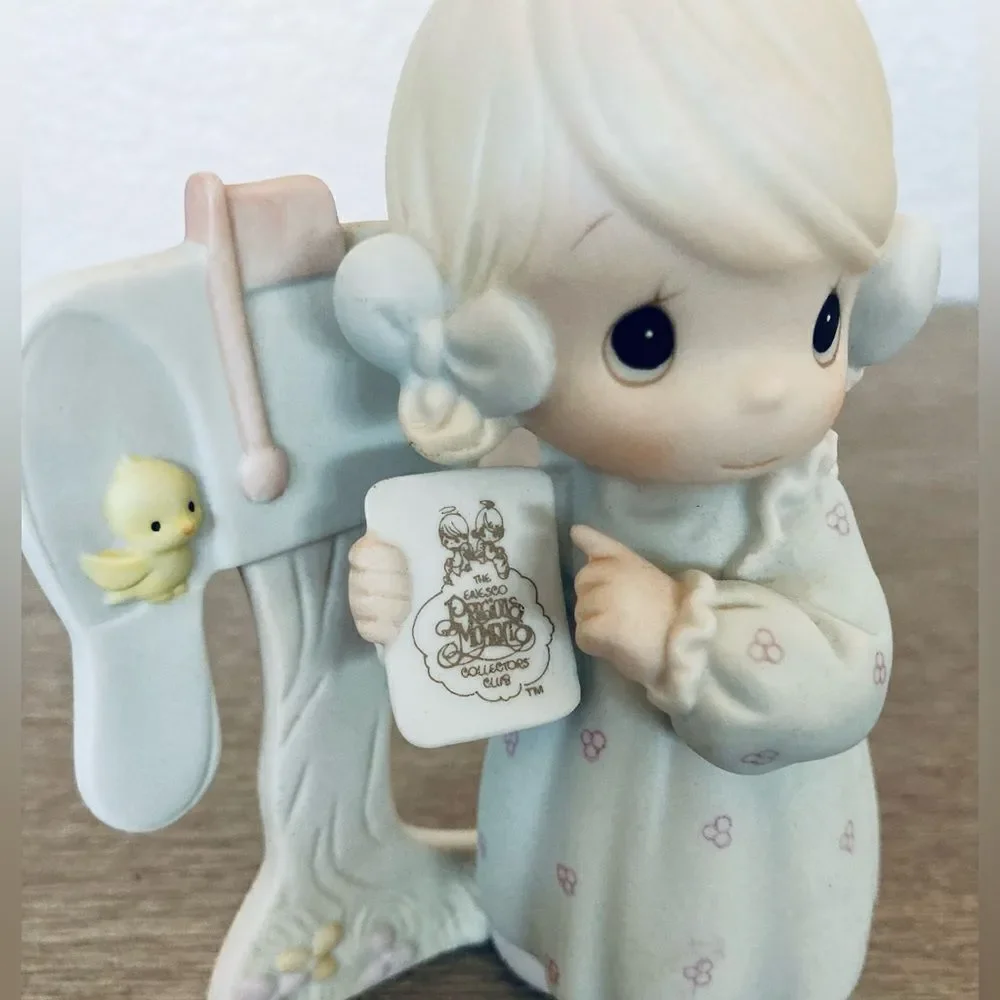 Precious Moments Sharing the Good News Together Figurine